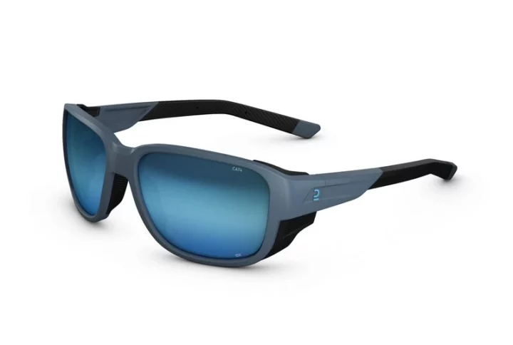 Fotografía de un par de anteojos para montaña, color rojo vino gafas de sol para montaña y trekking lentes de sol para trekking lentes de sol para senderismo